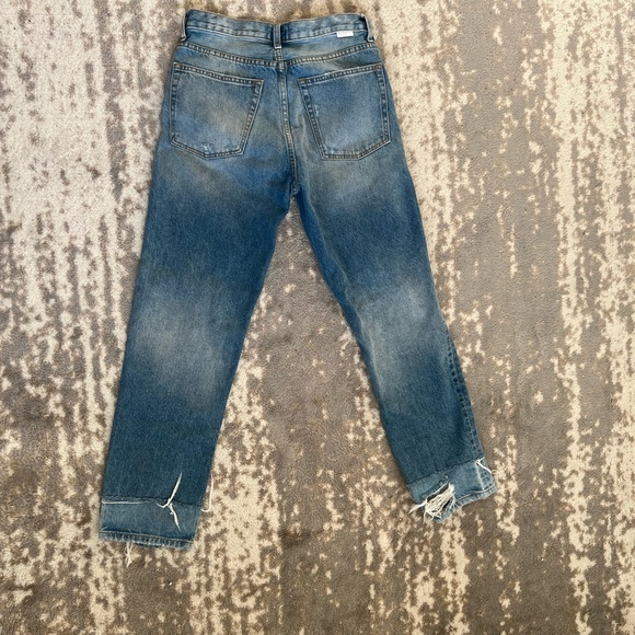 Boyish by her jeans - Picture 3 of 7